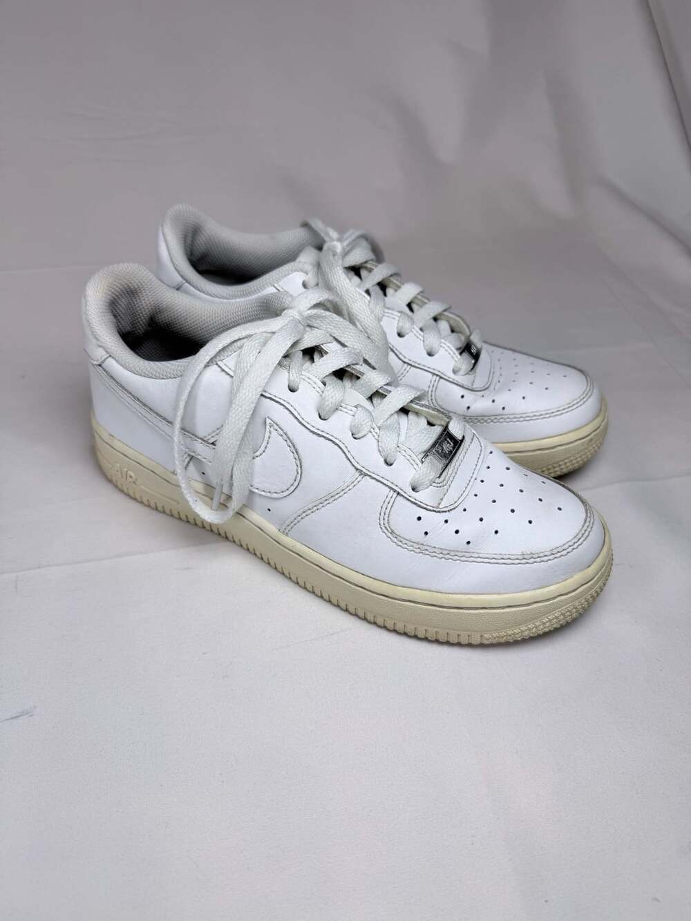 Nike Air Force 1 Low Triple White Leather Sneakers Shoes Youth Size 7Y / Women's